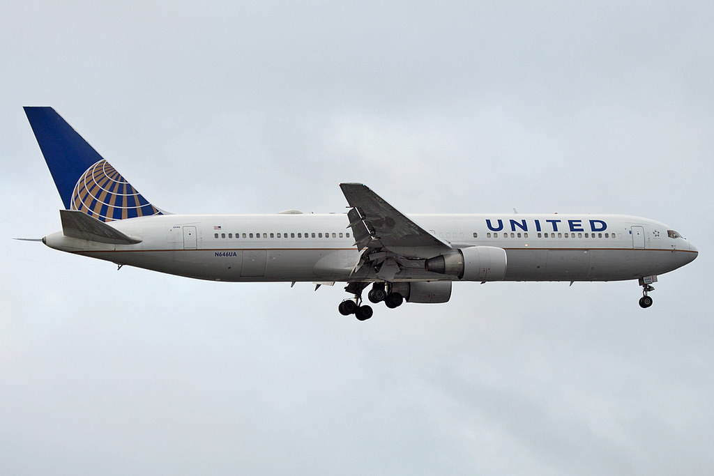 Photo of United N646UA, Boeing 767-300