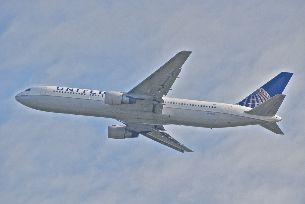 Photo of United N652UA, Boeing 767-300
