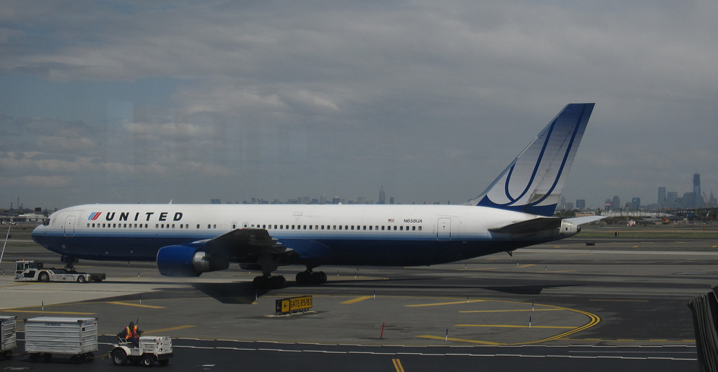 Photo of United N658UA, Boeing 767-300