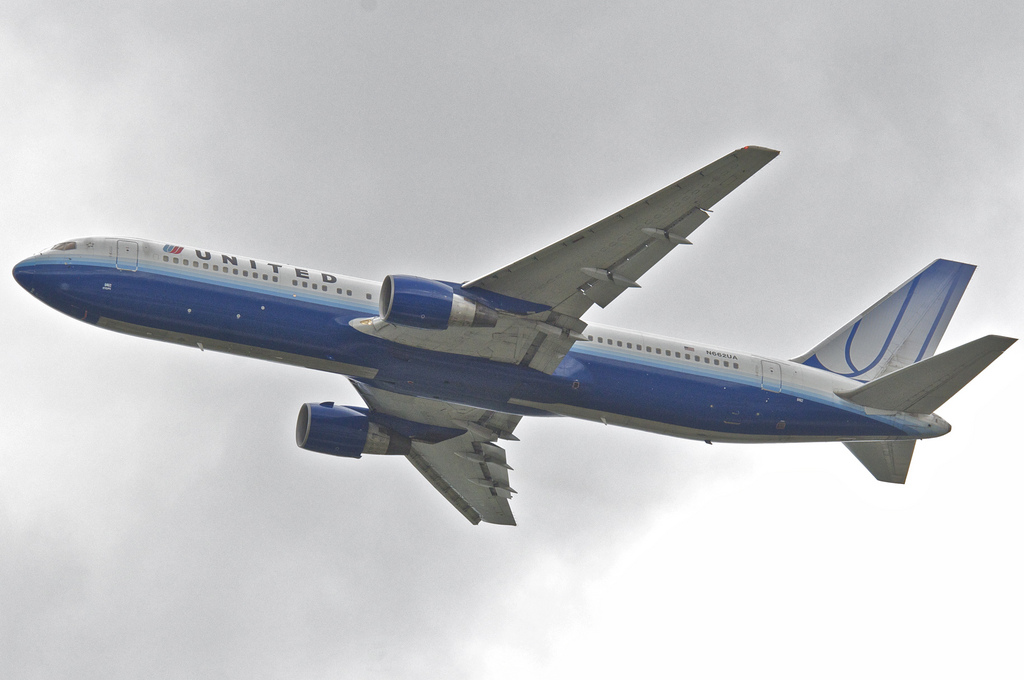 Photo of United N662UA, Boeing 767-300