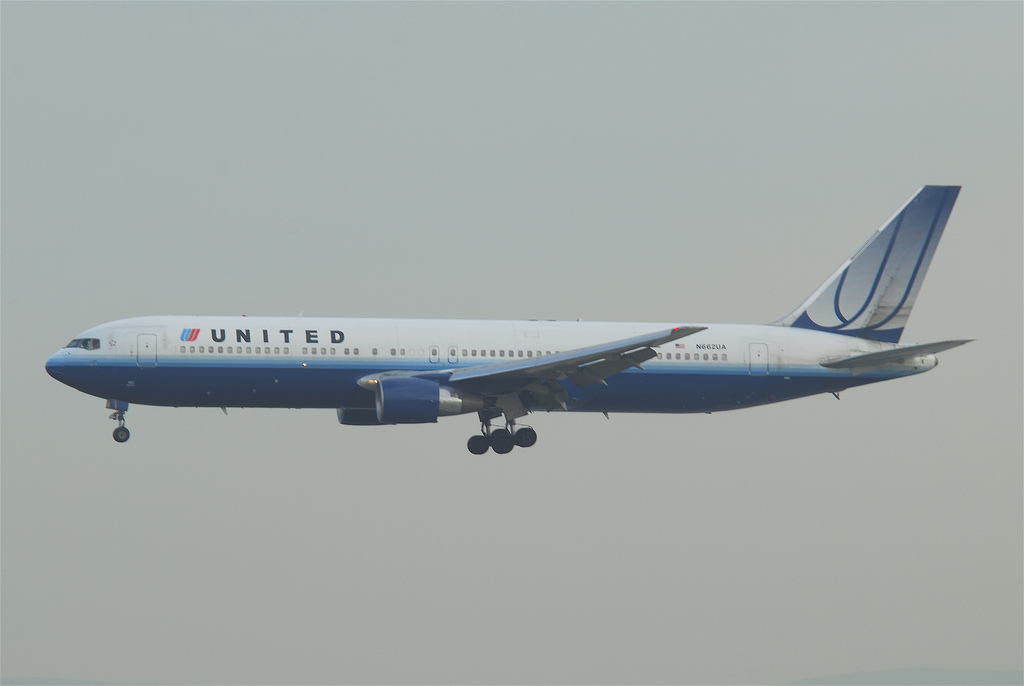 Photo of United N662UA, Boeing 767-300