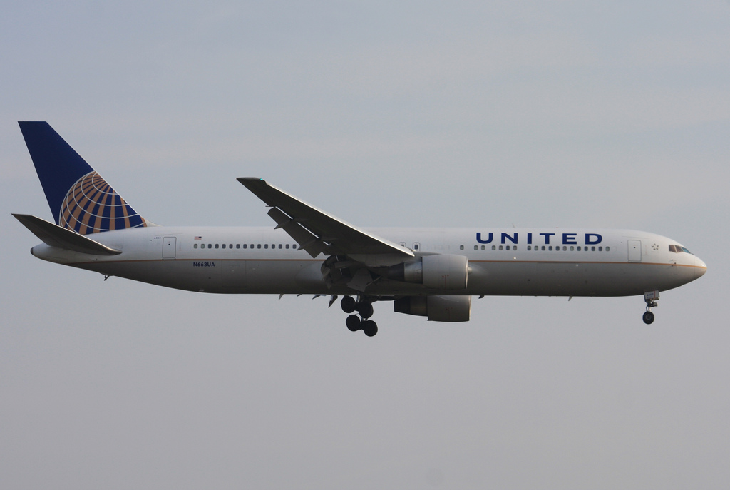 Photo of United N663UA, Boeing 767-300