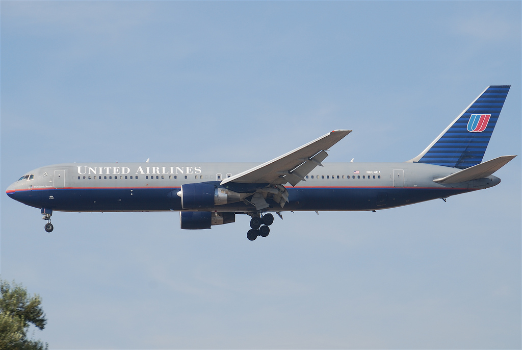 Photo of United N664UA, Boeing 767-300
