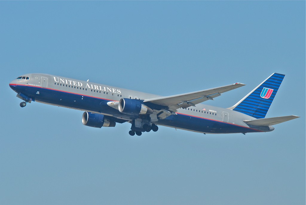 Photo of United N666UA, Boeing 767-300