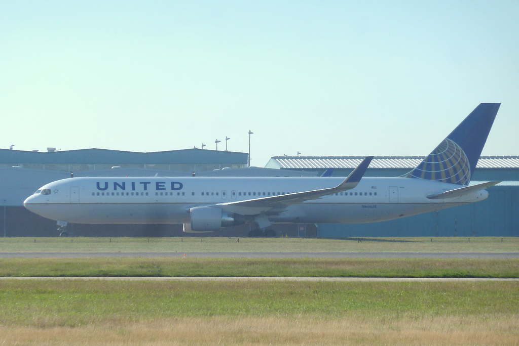Photo of United N666UA, Boeing 767-300