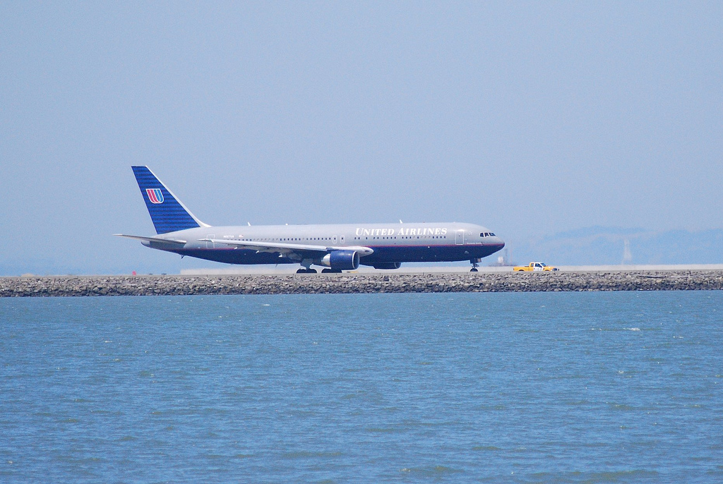 Photo of United N667UA, Boeing 767-300