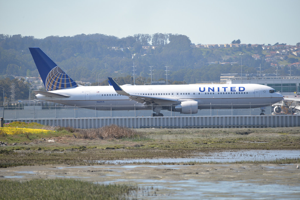 Photo of United N669UA, Boeing 767-300