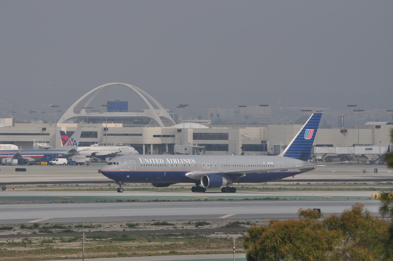 Photo of United N671UA, Boeing 767-300