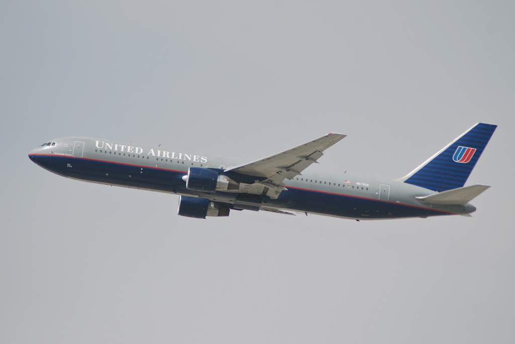 Photo of United N672UA, Boeing 767-300
