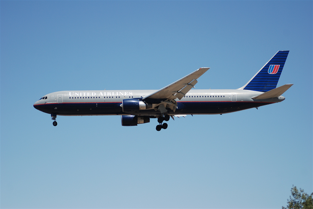 Photo of United N673UA, Boeing 767-300