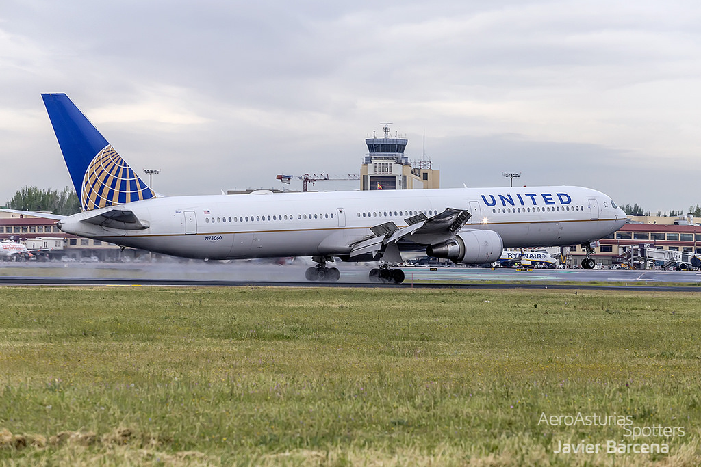 Photo of United N78060, Boeing 767-400