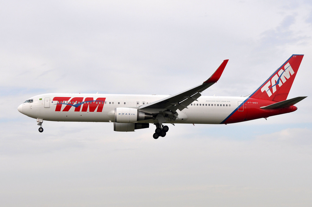 Photo of LATAM Airlines Brasil PT-MSV, Boeing 767-300