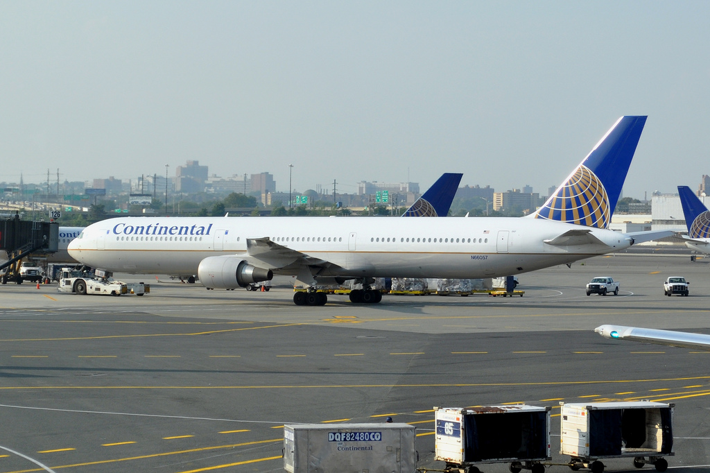 Photo of United N66057, Boeing 767-400
