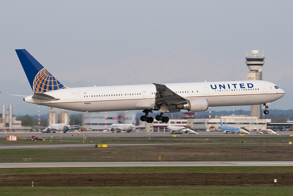 Photo of United N68061, Boeing 767-400