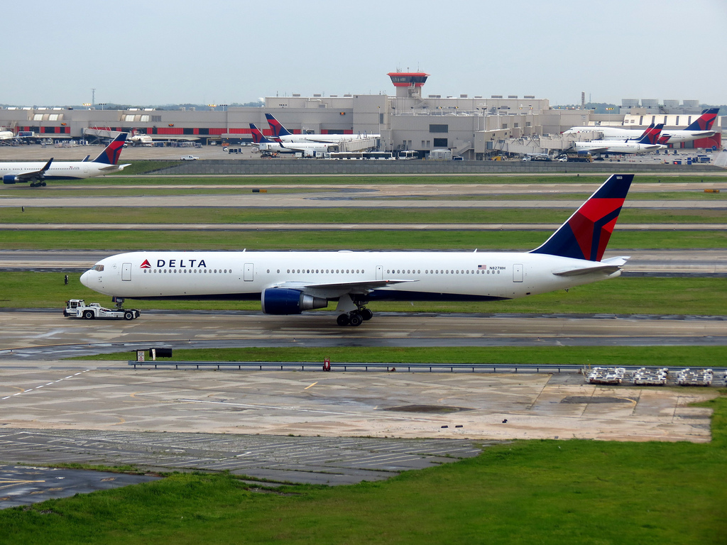 Photo of Delta Airlines N827MH, Boeing 767-400