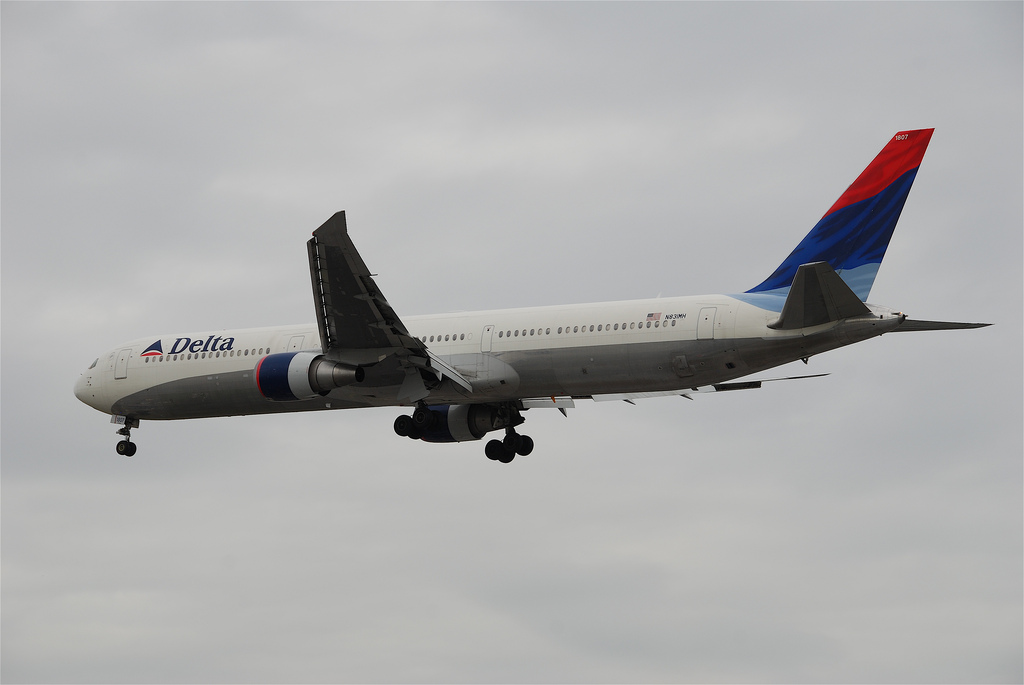 Photo of Delta Airlines N831MH, Boeing 767-400