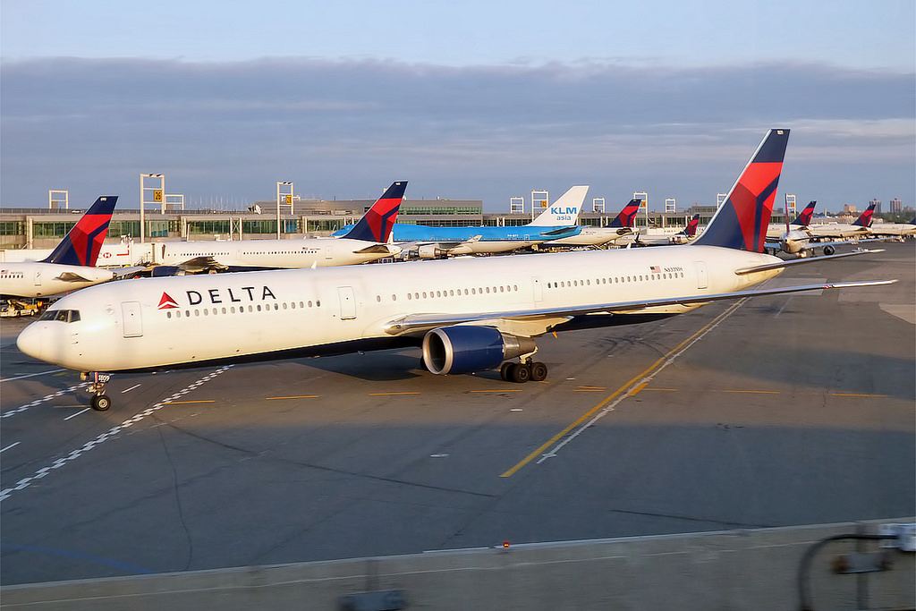 Photo of Delta Airlines N833MH, Boeing 767-400