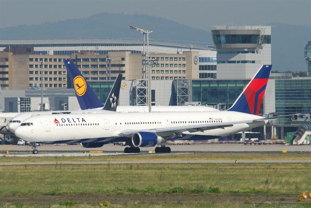 Photo of Delta Airlines N833MH, Boeing 767-400