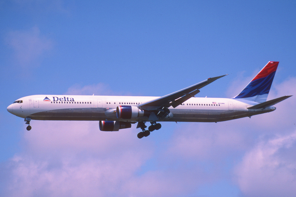 Photo of Delta Airlines N834MH, Boeing 767-400