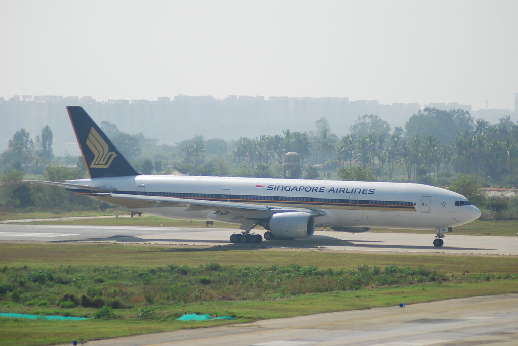 Photo of Singapore Airlines 9V-SQL, Boeing 777-200