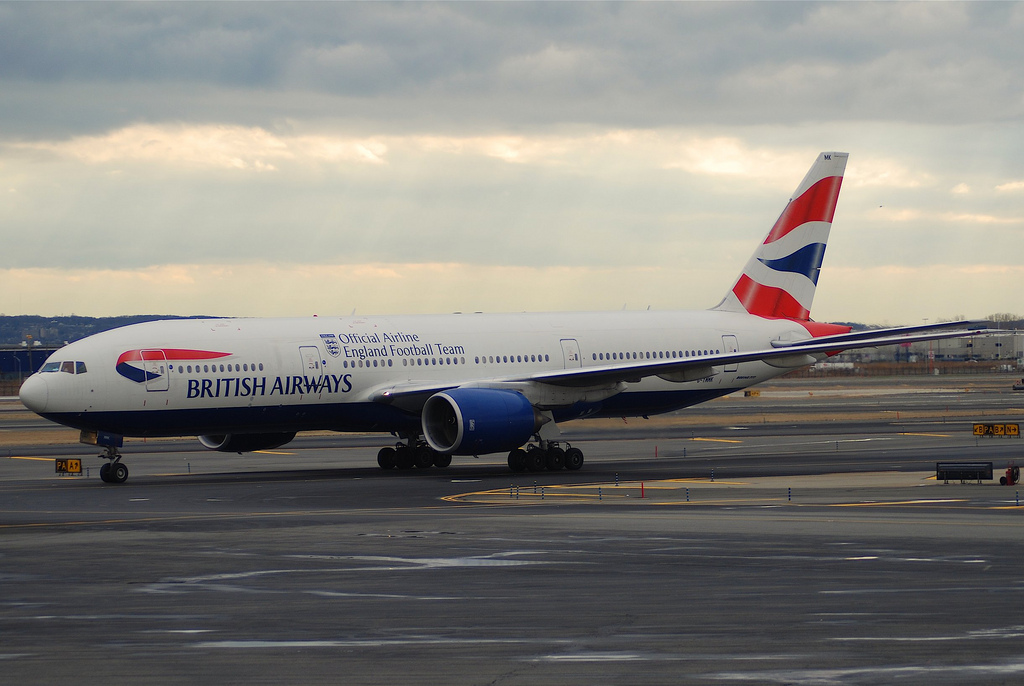 Photo of British Airways G-YMMK, Boeing 777-200