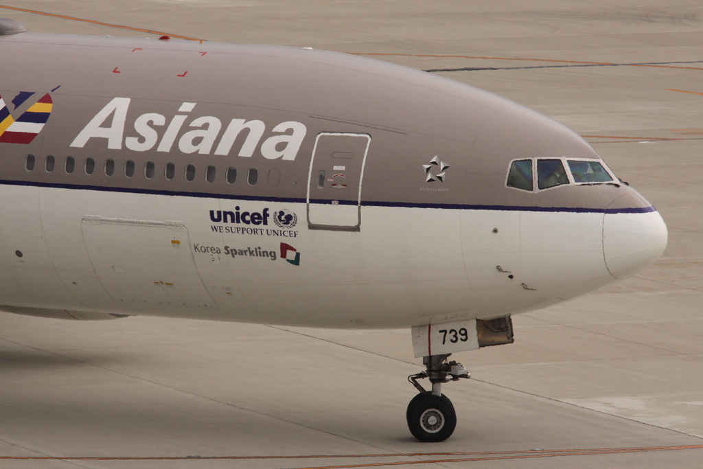 Photo of Asiana Airlines HL7739, Boeing 777-200
