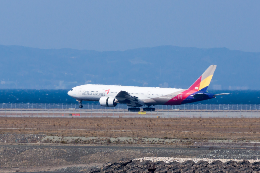 Photo of Asiana Airlines HL7756, Boeing 777-200