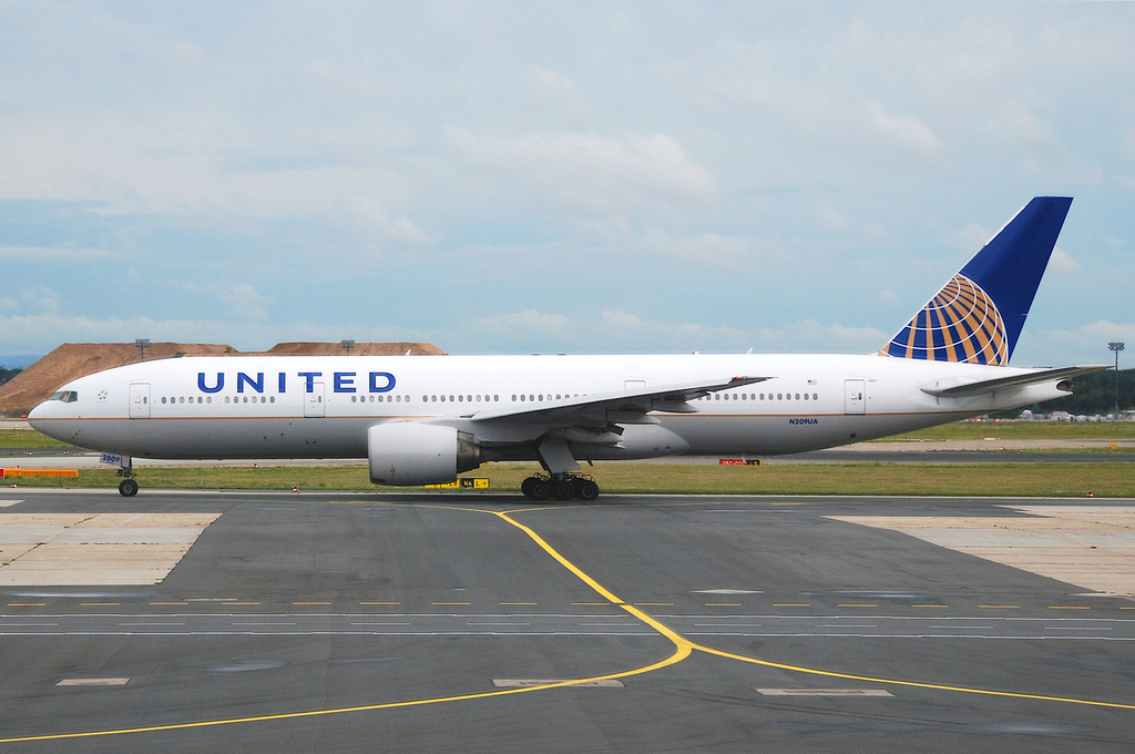 Photo of United N209UA, Boeing 777-200