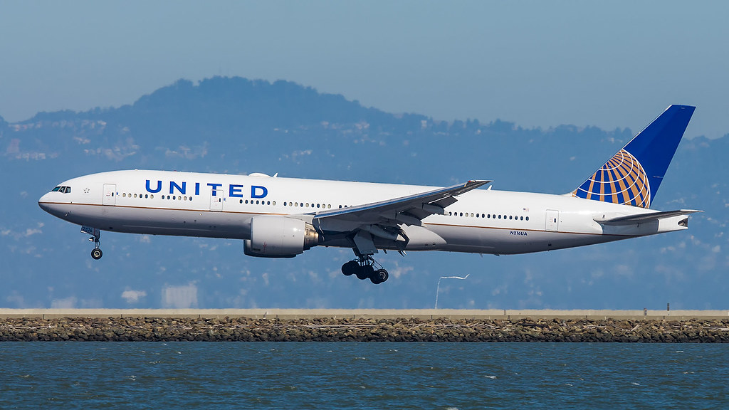 Photo of United N216UA, Boeing 777-200