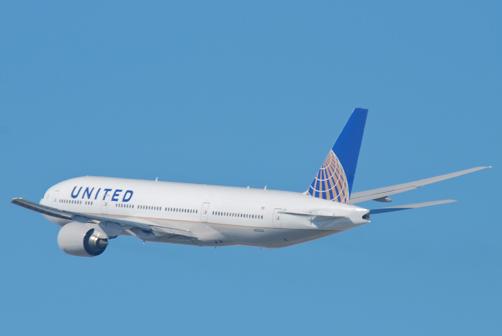 Photo of United N225UA, Boeing 777-200