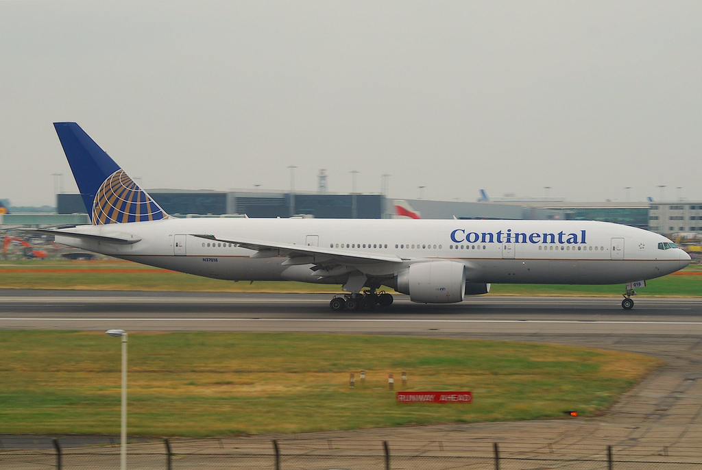 Photo of United N37018, Boeing 777-200
