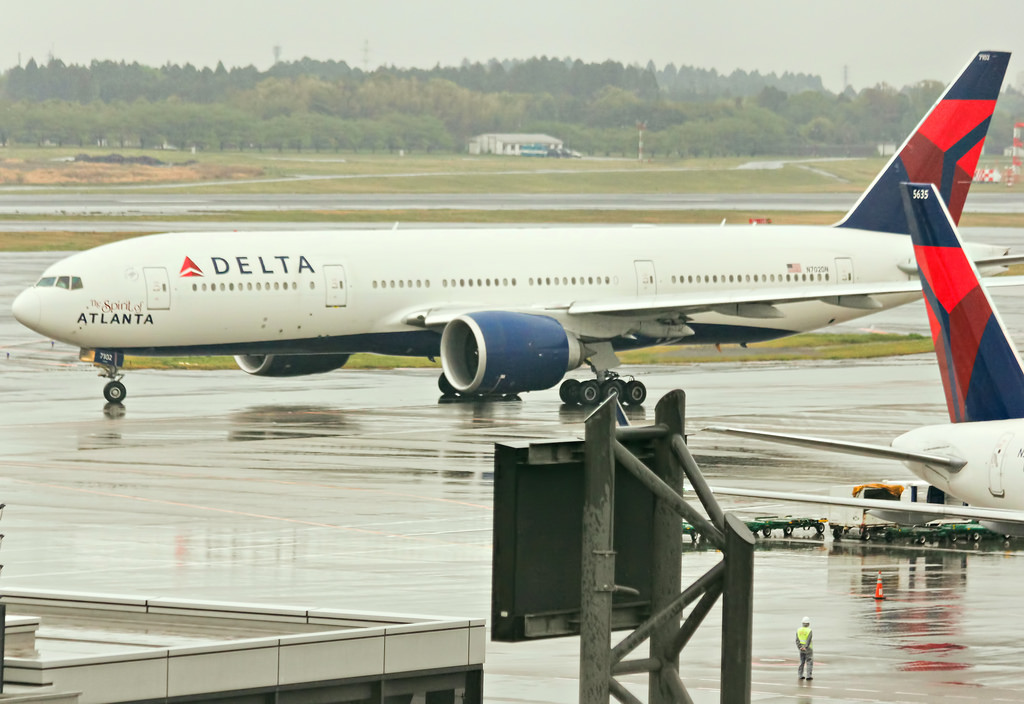 Photo of Delta Airlines N702DN, Boeing 777-200