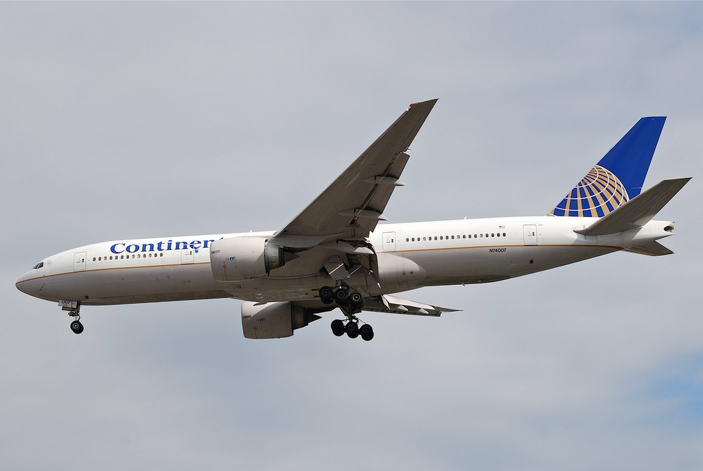 Photo of United N74007, Boeing 777-200