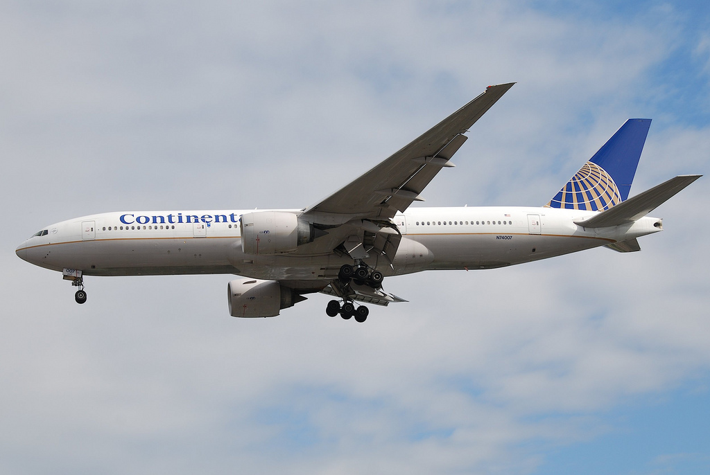 Photo of United N74007, Boeing 777-200