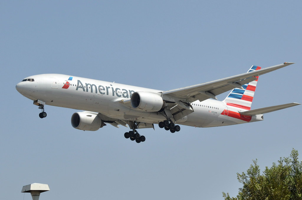Photo of American Airlines N752AN, Boeing 777-200