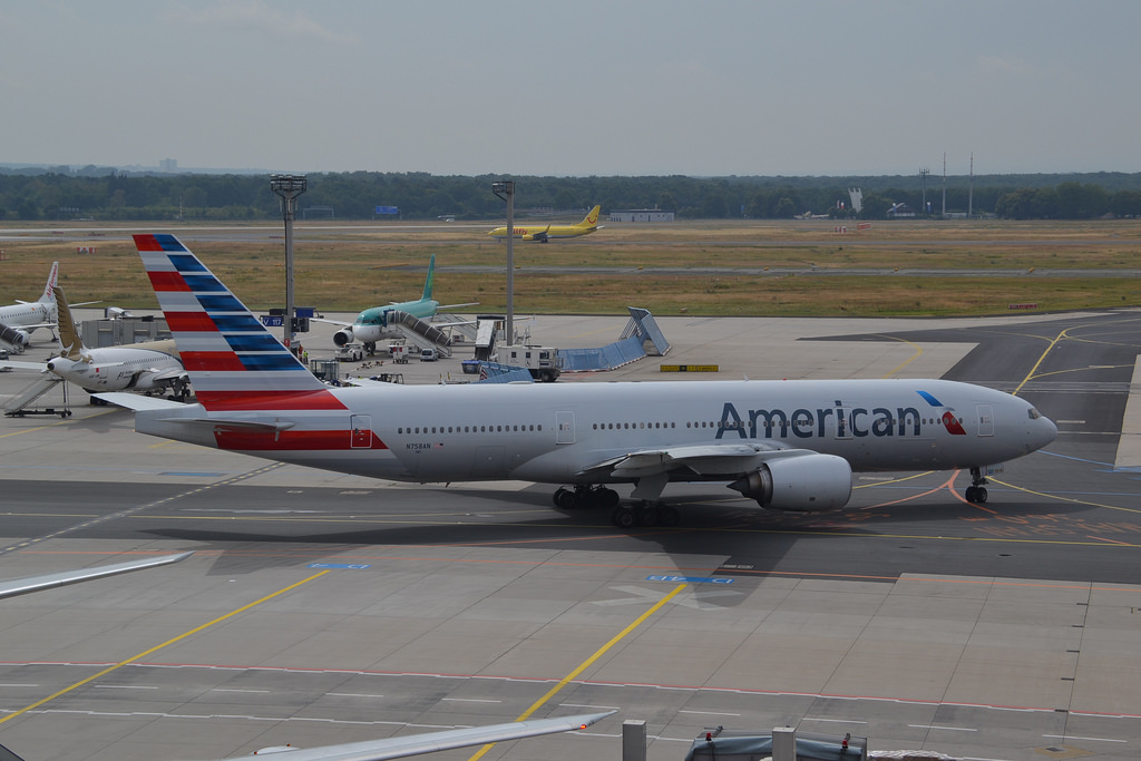 Photo of American Airlines N758AN, Boeing 777-200