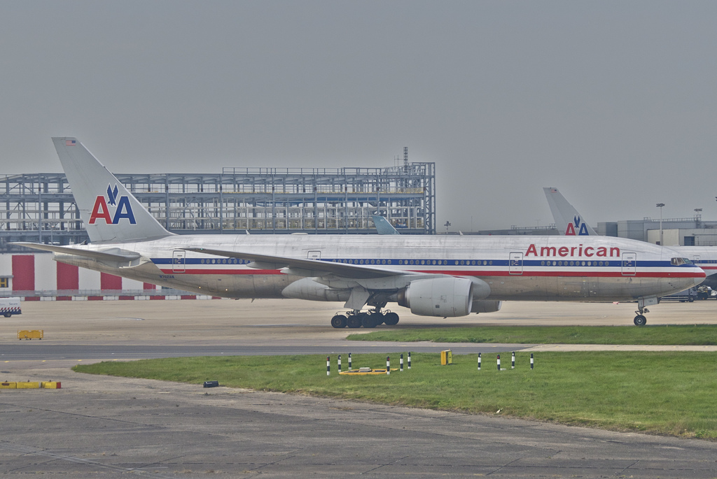 Photo of American Airlines N762AN, Boeing 777-200