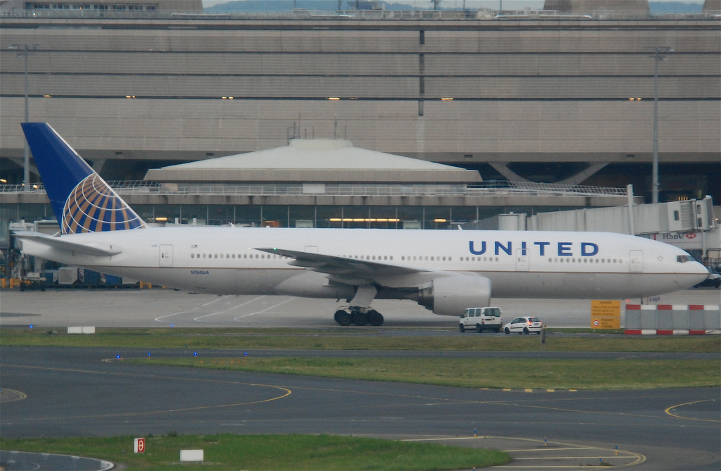 Photo of United N768UA, Boeing 777-200