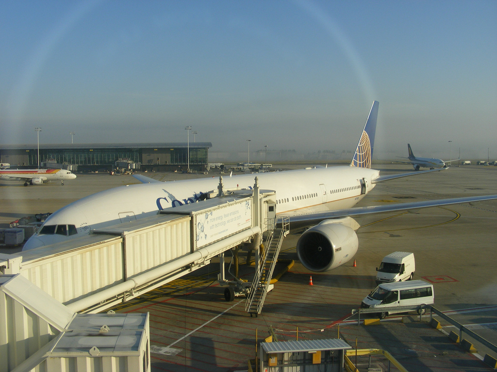Photo of United N77006, Boeing 777-200