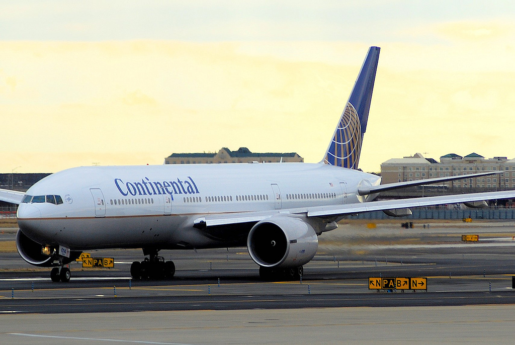 Photo of United N77014, Boeing 777-200