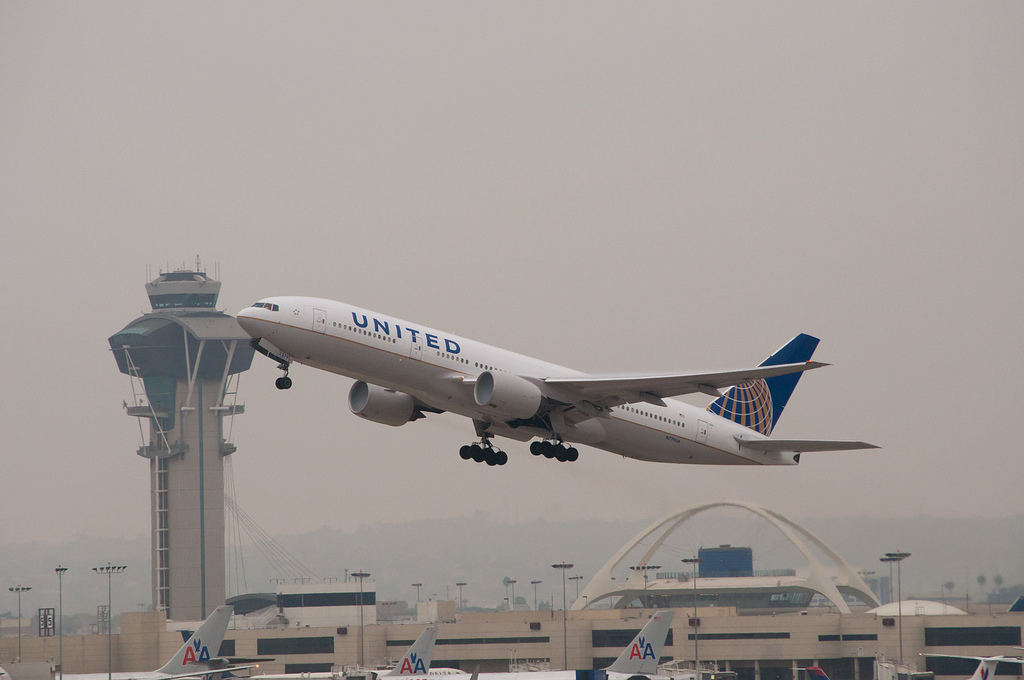 Photo of United N774UA, Boeing 777-200