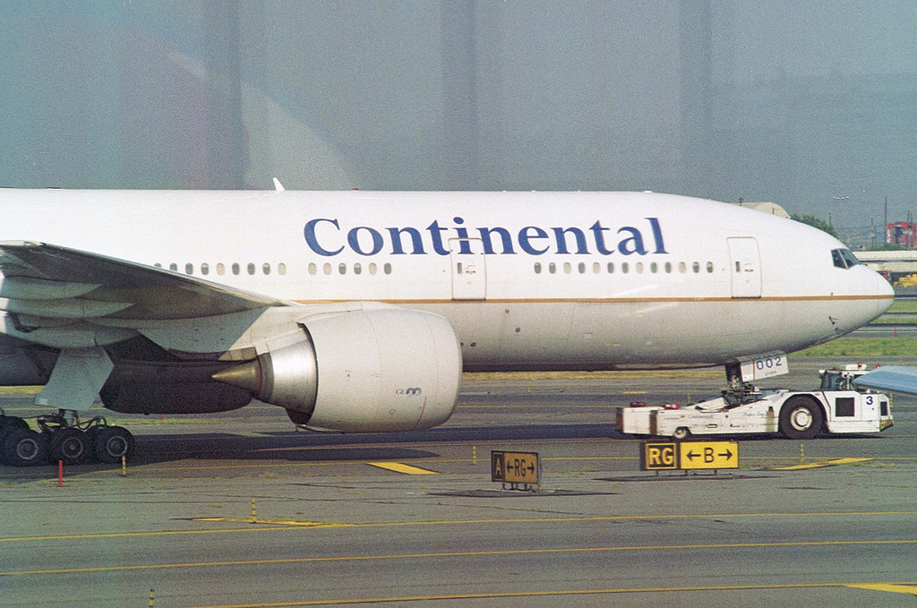 Photo of United N78002, Boeing 777-200