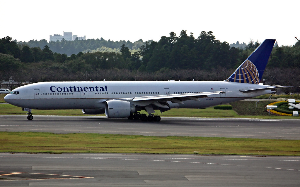 Photo of United N78002, Boeing 777-200