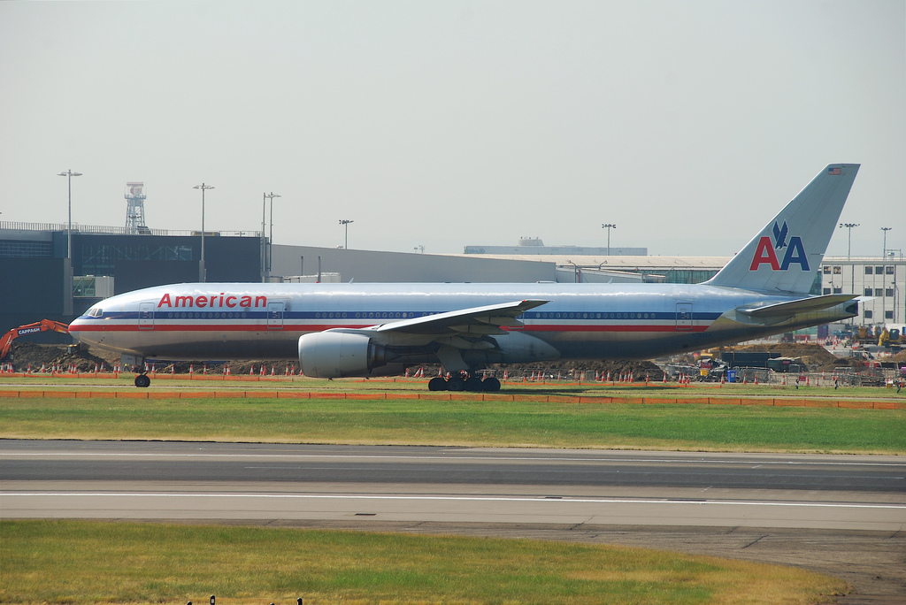 Photo of American Airlines N782AN, Boeing 777-200
