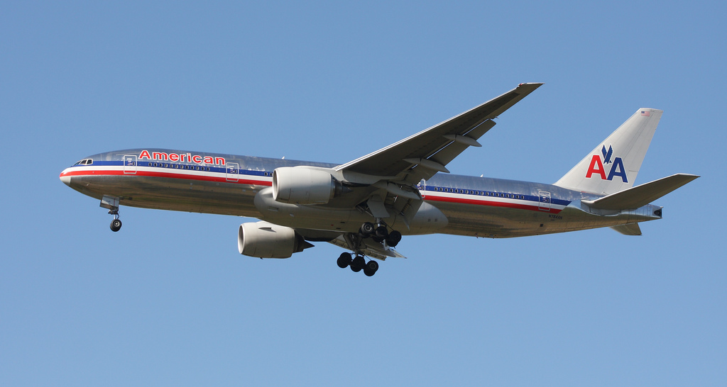 Photo of American Airlines N784AN, Boeing 777-200