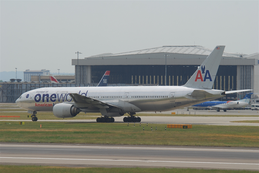 Photo of American Airlines N796AN, Boeing 777-200