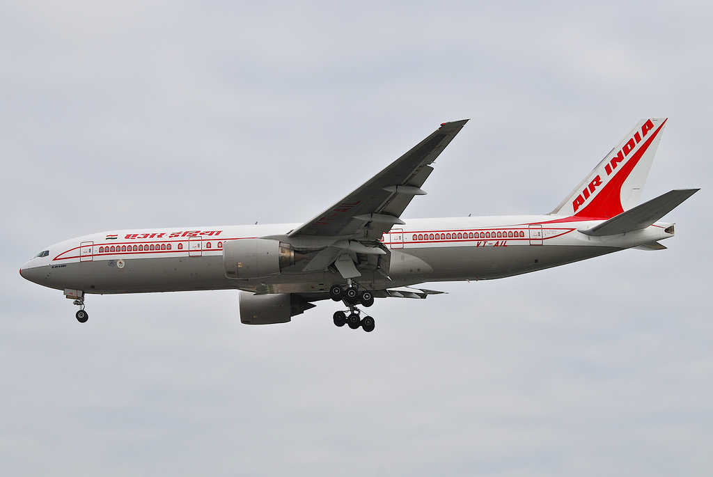 Photo of Omni Air International N918AX, Boeing 777-200