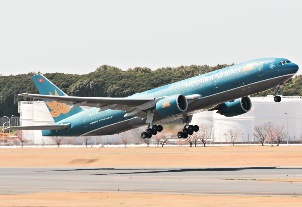 Photo of Vietnam Airlines VN-A143, Boeing 777-200