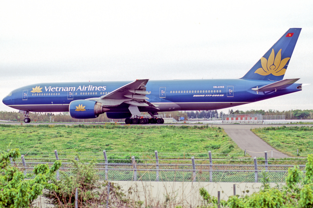 Photo of Vietnam Airlines VN-A143, Boeing 777-200