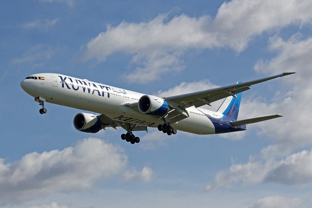 Photo of Kuwait Airways 9K-AOH, Boeing 777-300